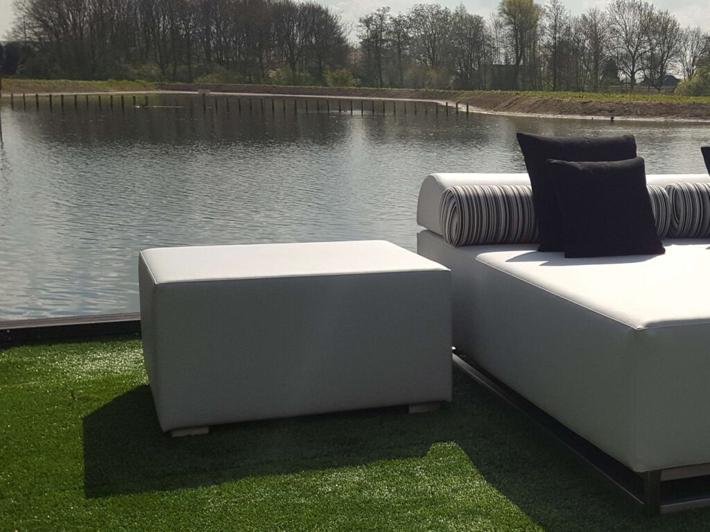 single outdoor daybed